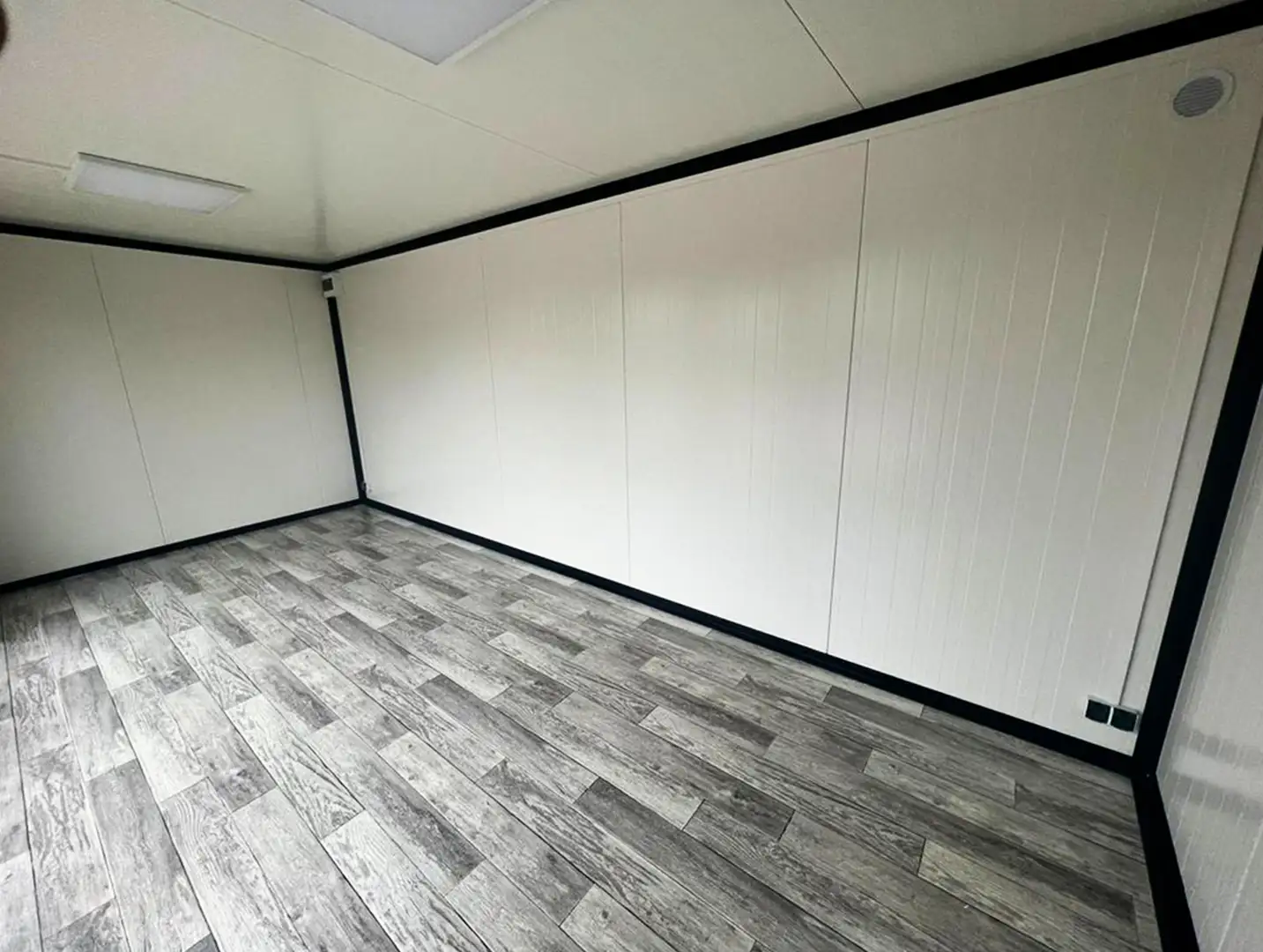 Contenedor de Oficina 240 × 600 para Jardín o Teletrabajo