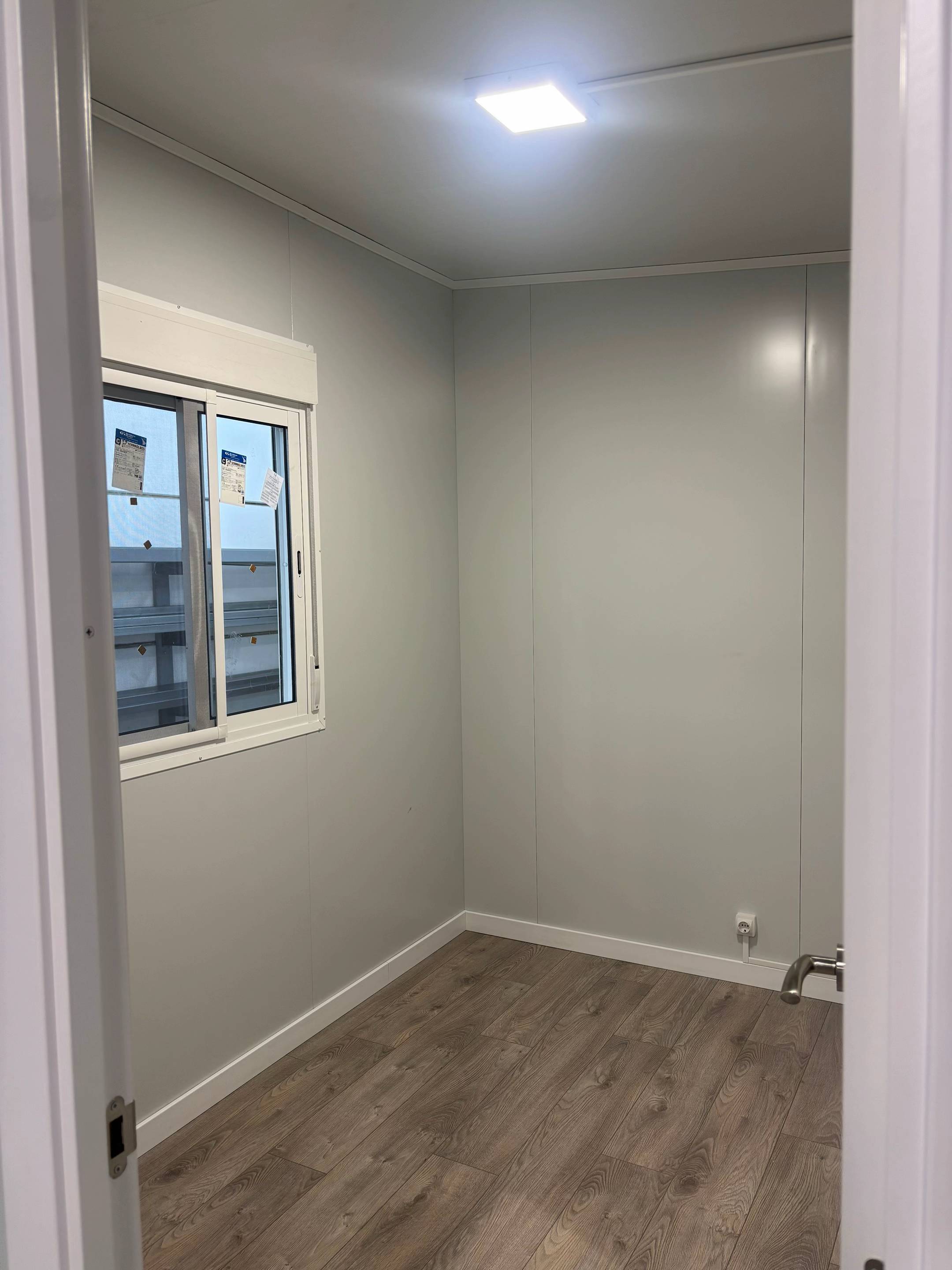 CONTENEDOR AJUSTADO DE 35 M² 
