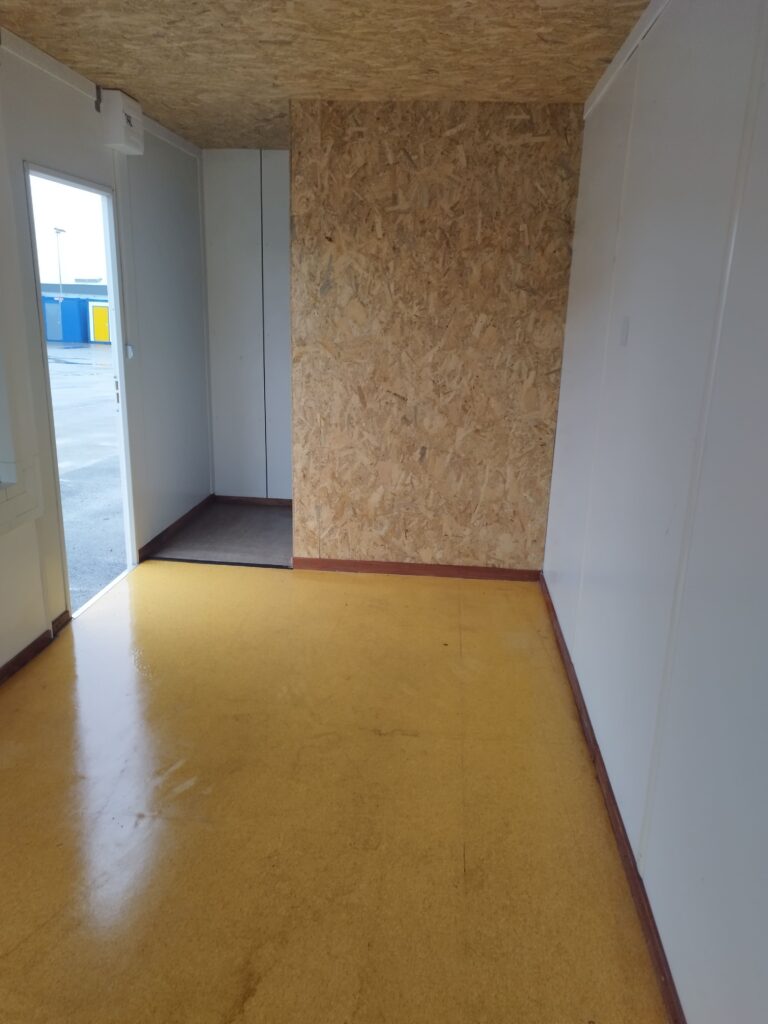 Contenedor Modular Oficina de 20 Pies – 2 Ventanas + WC