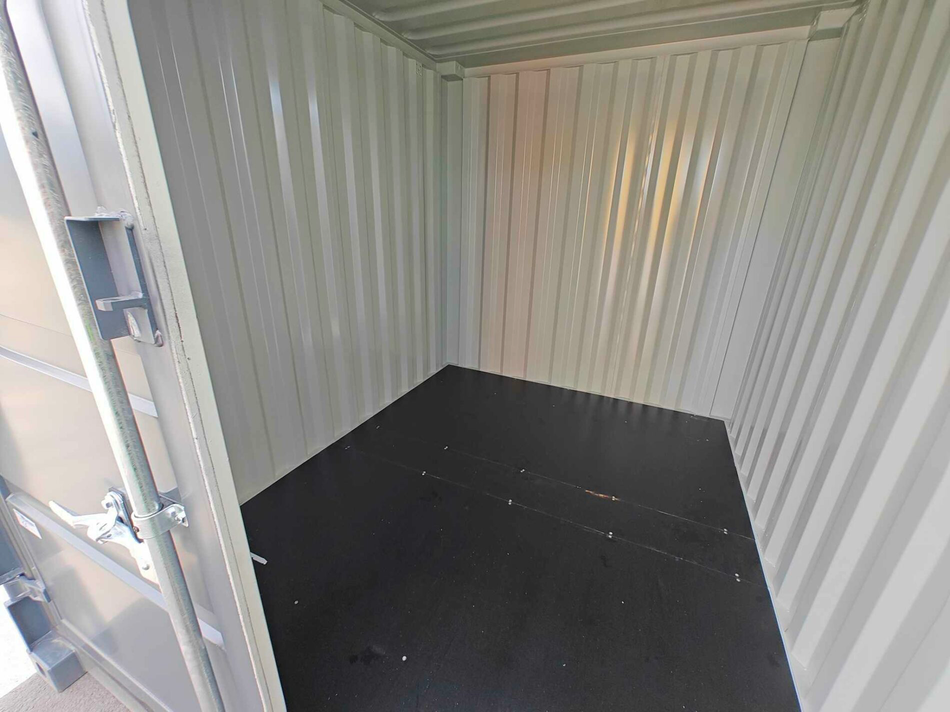 Contenedor de 10 Pies – Compacto, Robusto y Versátil